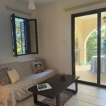 Tranquil Poolside With Stunning Views Appartamento Mazotos