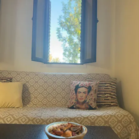 Tranquil Poolside With Stunning Views Appartamento *