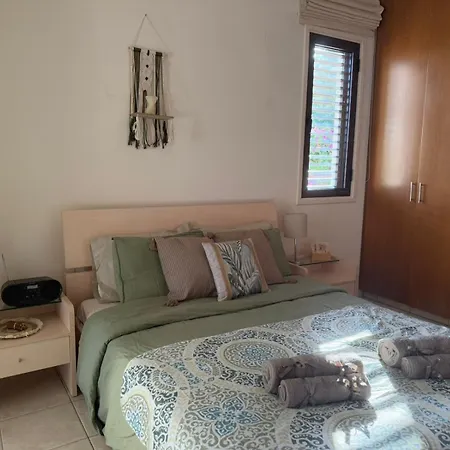 Tranquil Poolside With Stunning Views Apartmán