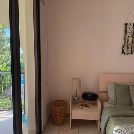 Tranquil Poolside With Stunning Views Apartmán *