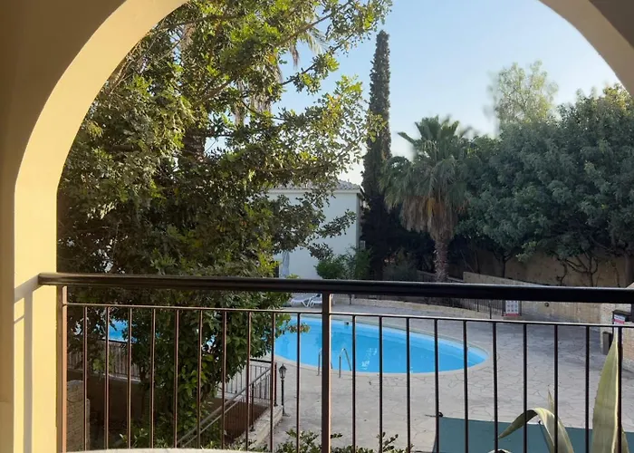 Tranquil Poolside With Stunning Views Apartmán *