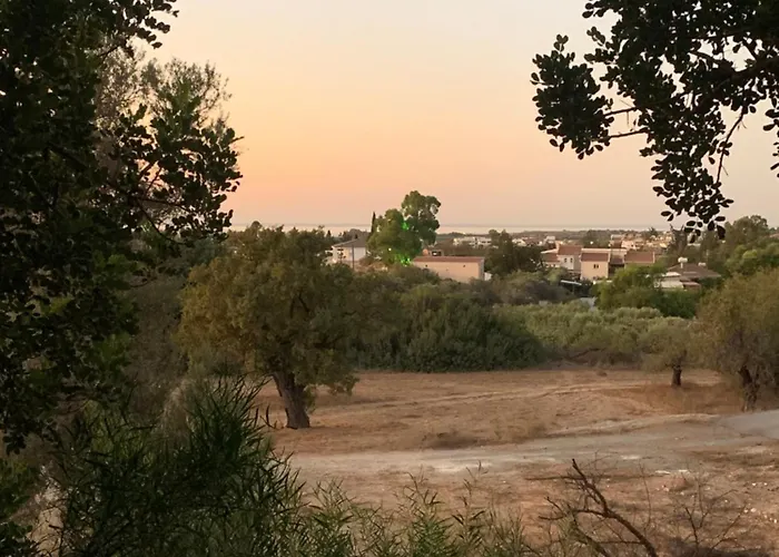 Tranquil Poolside With Stunning Views Apartmán